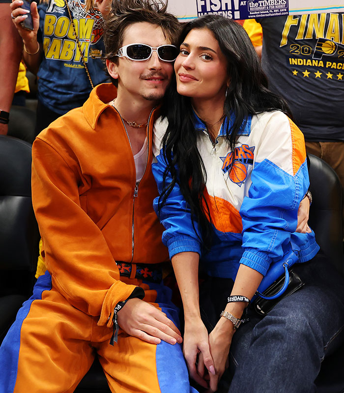 “Middle Aged Mother”: Kylie Jenner And Timothée Chalamet’s World Cup Appearance Mercilessly Mocked “Middle Aged Mother”: Kylie Jenner And Timothée Chalamet’s World Cup Appearance Mercilessly Mocked