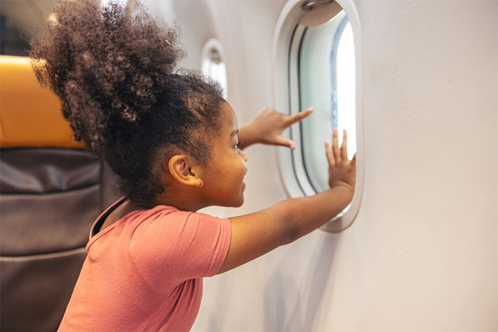 Man Tries To Steal A Child’s Window Seat On A Flight, Refuses To Move Until A Flight Attendant Steps In Man Tries To Steal A Child’s Window Seat On A Flight, Refuses To Move Until A Flight Attendant Steps In