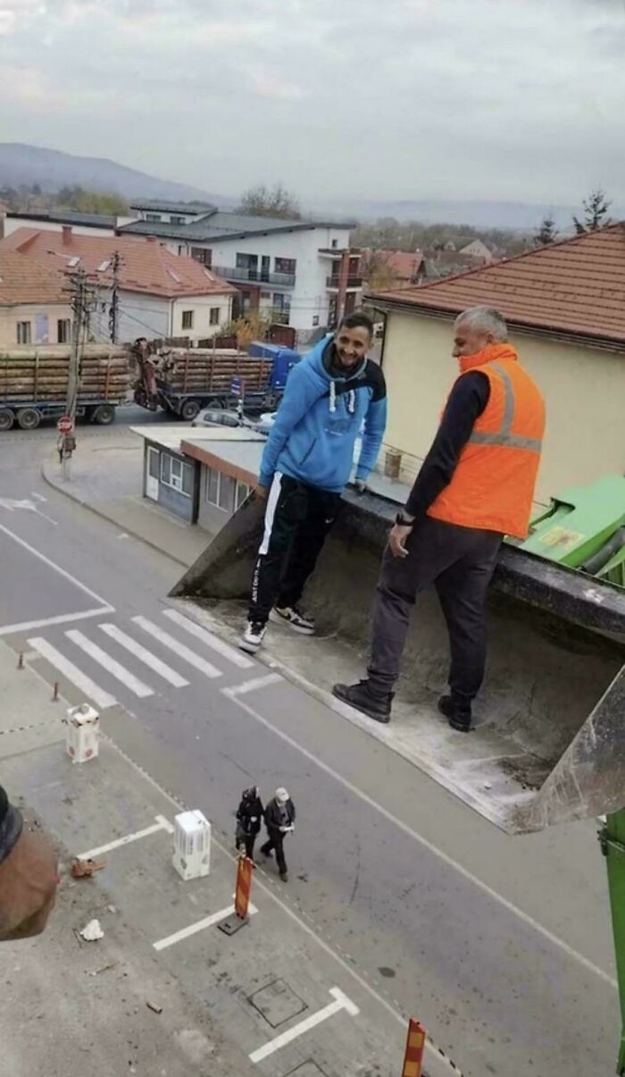 109 Photos That Completely Confused People Until They Looked A Little Closer 109 Photos That Completely Confused People Until They Looked A Little Closer