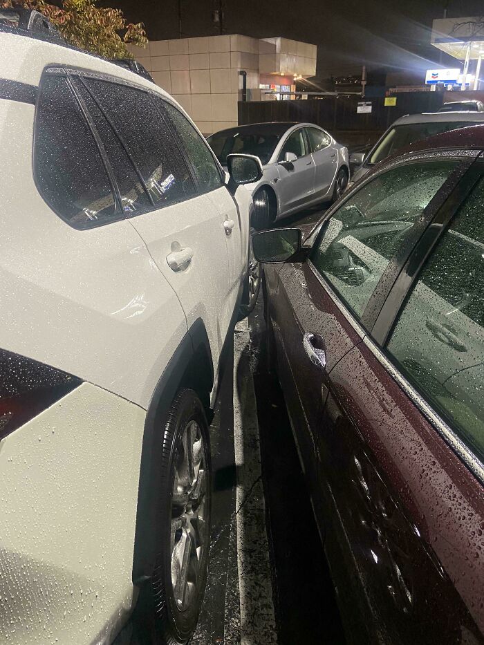 71 Times People Saw Such Outrageous Parking, They Had To Share The Pics Online 71 Times People Saw Such Outrageous Parking, They Had To Share The Pics Online