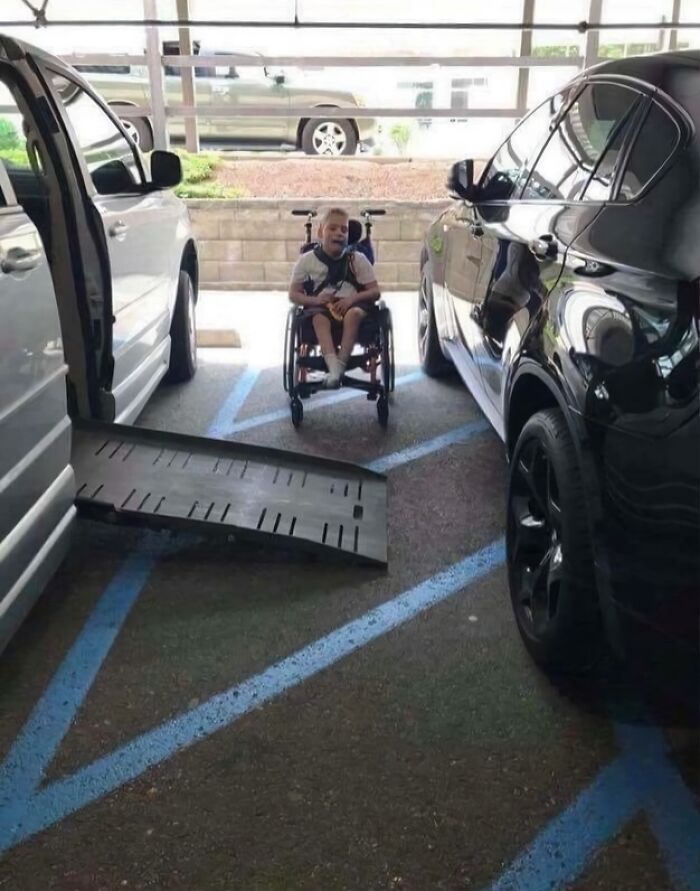 71 Times People Saw Such Outrageous Parking, They Had To Share The Pics Online 71 Times People Saw Such Outrageous Parking, They Had To Share The Pics Online