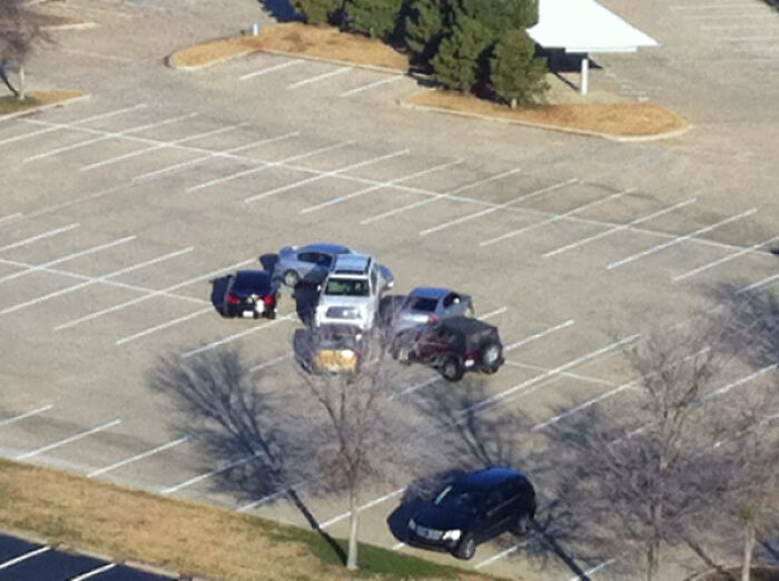 71 Times People Saw Such Outrageous Parking, They Had To Share The Pics Online 71 Times People Saw Such Outrageous Parking, They Had To Share The Pics Online
