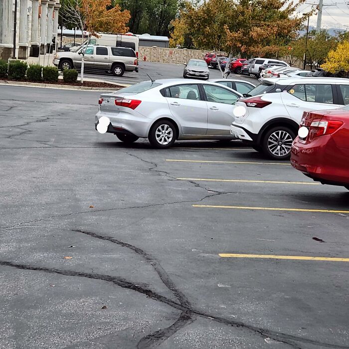 71 Times People Saw Such Outrageous Parking, They Had To Share The Pics Online 71 Times People Saw Such Outrageous Parking, They Had To Share The Pics Online