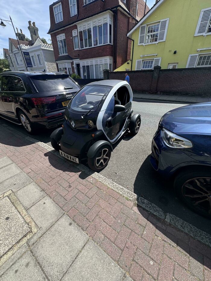 71 Times People Saw Such Outrageous Parking, They Had To Share The Pics Online 71 Times People Saw Such Outrageous Parking, They Had To Share The Pics Online