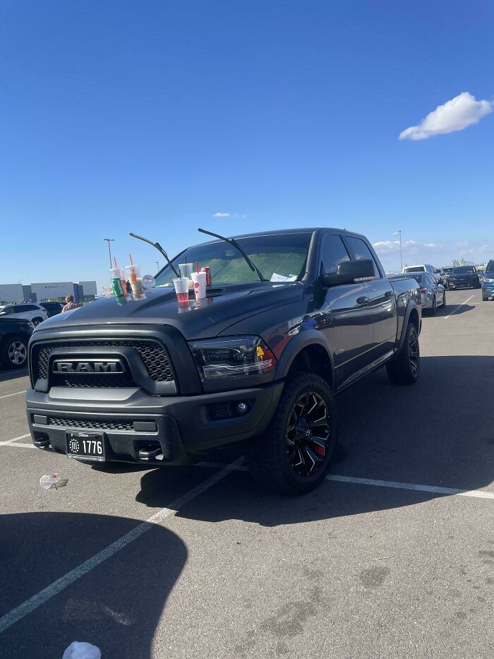 71 Times People Saw Such Outrageous Parking, They Had To Share The Pics Online 71 Times People Saw Such Outrageous Parking, They Had To Share The Pics Online