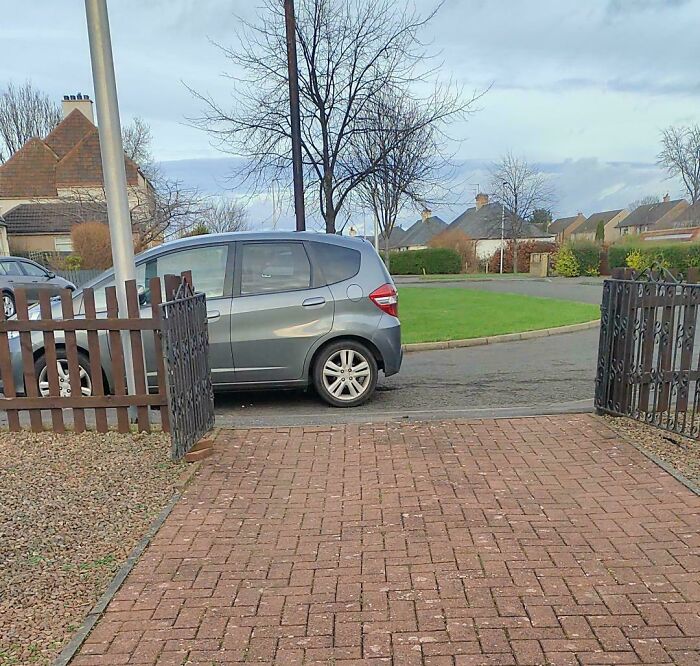 71 Times People Saw Such Outrageous Parking, They Had To Share The Pics Online 71 Times People Saw Such Outrageous Parking, They Had To Share The Pics Online