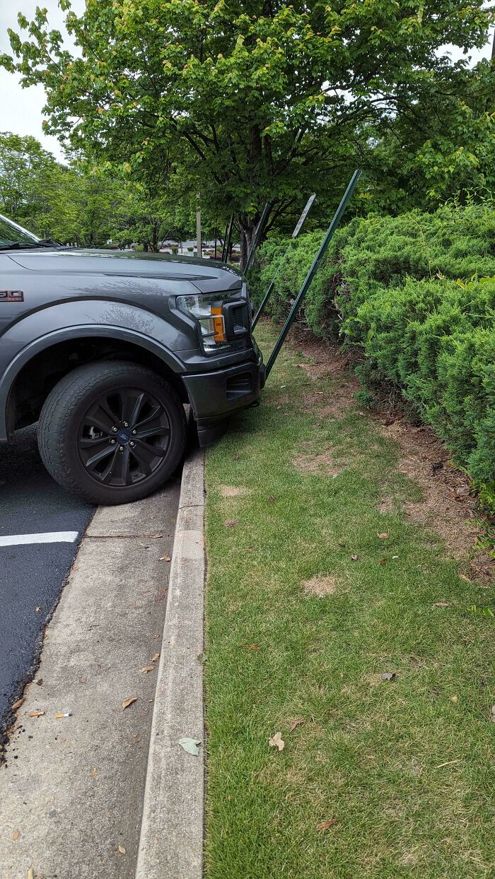 71 Times People Saw Such Outrageous Parking, They Had To Share The Pics Online 71 Times People Saw Such Outrageous Parking, They Had To Share The Pics Online