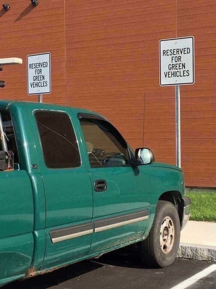 71 Times People Saw Such Outrageous Parking, They Had To Share The Pics Online 71 Times People Saw Such Outrageous Parking, They Had To Share The Pics Online