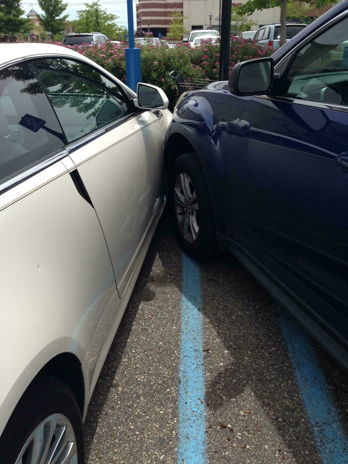 71 Times People Saw Such Outrageous Parking, They Had To Share The Pics Online 71 Times People Saw Such Outrageous Parking, They Had To Share The Pics Online