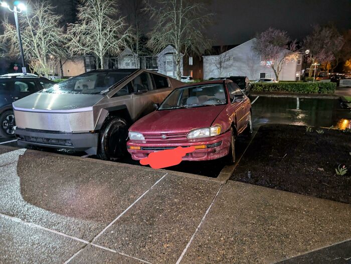 71 Times People Saw Such Outrageous Parking, They Had To Share The Pics Online 71 Times People Saw Such Outrageous Parking, They Had To Share The Pics Online