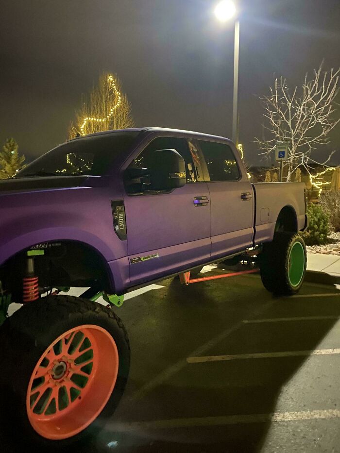 71 Times People Saw Such Outrageous Parking, They Had To Share The Pics Online 71 Times People Saw Such Outrageous Parking, They Had To Share The Pics Online
