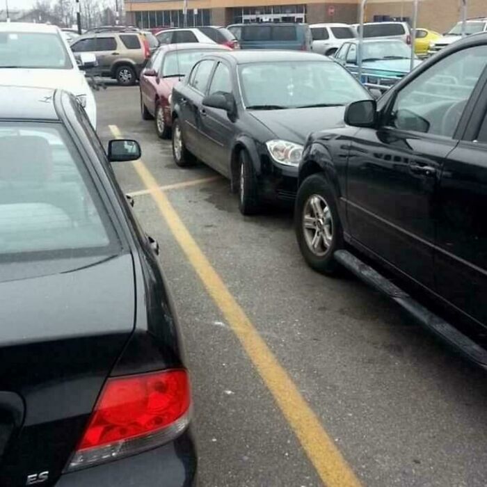 71 Times People Saw Such Outrageous Parking, They Had To Share The Pics Online 71 Times People Saw Such Outrageous Parking, They Had To Share The Pics Online