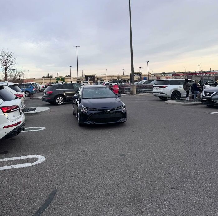 71 Times People Saw Such Outrageous Parking, They Had To Share The Pics Online 71 Times People Saw Such Outrageous Parking, They Had To Share The Pics Online