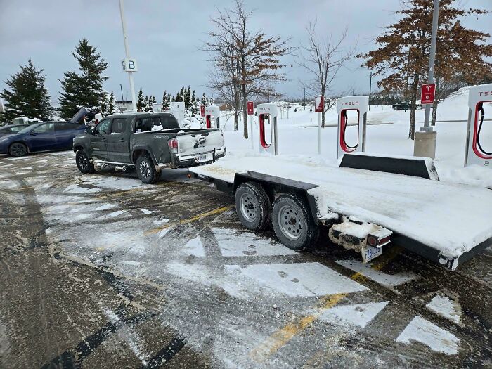71 Times People Saw Such Outrageous Parking, They Had To Share The Pics Online 71 Times People Saw Such Outrageous Parking, They Had To Share The Pics Online