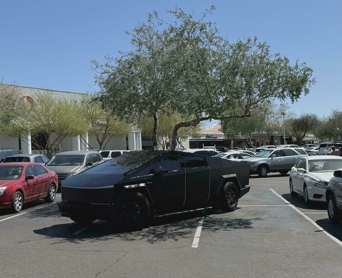 71 Times People Saw Such Outrageous Parking, They Had To Share The Pics Online 71 Times People Saw Such Outrageous Parking, They Had To Share The Pics Online