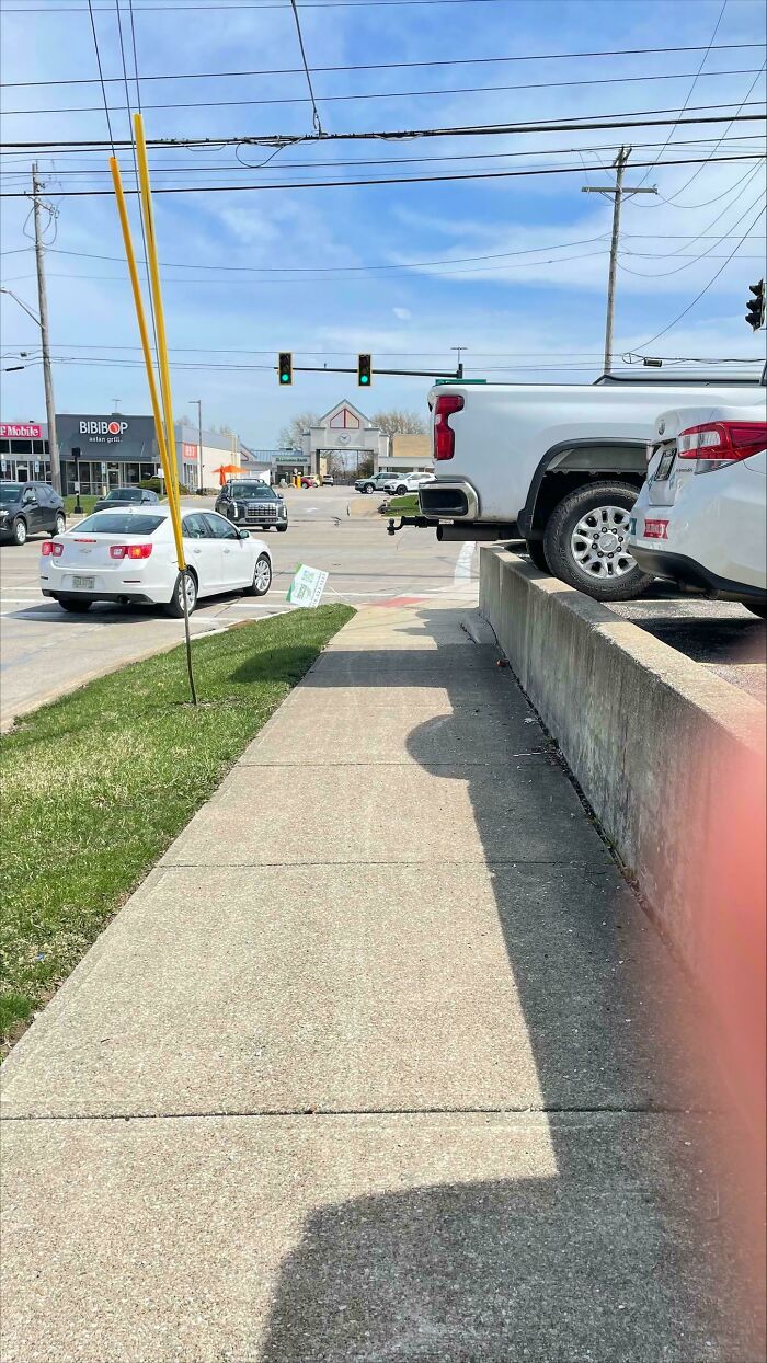 71 Times People Saw Such Outrageous Parking, They Had To Share The Pics Online 71 Times People Saw Such Outrageous Parking, They Had To Share The Pics Online