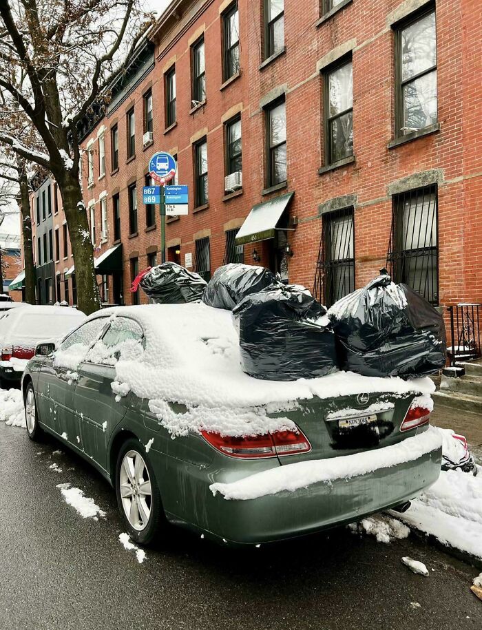 71 Times People Saw Such Outrageous Parking, They Had To Share The Pics Online 71 Times People Saw Such Outrageous Parking, They Had To Share The Pics Online