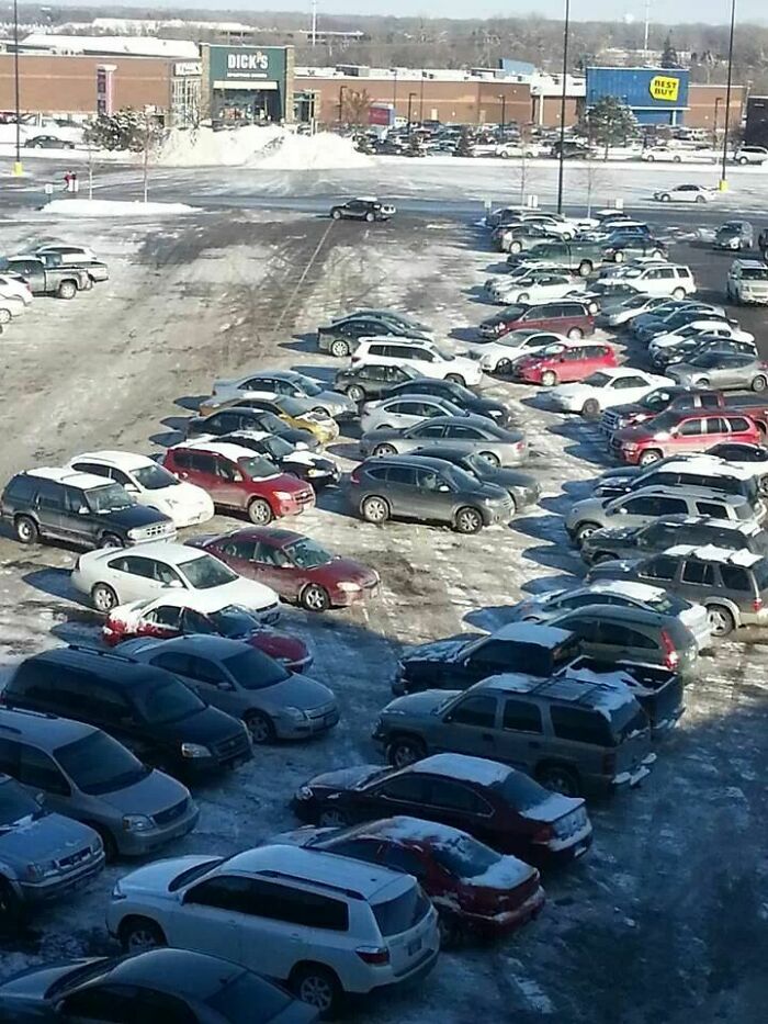 71 Times People Saw Such Outrageous Parking, They Had To Share The Pics Online 71 Times People Saw Such Outrageous Parking, They Had To Share The Pics Online