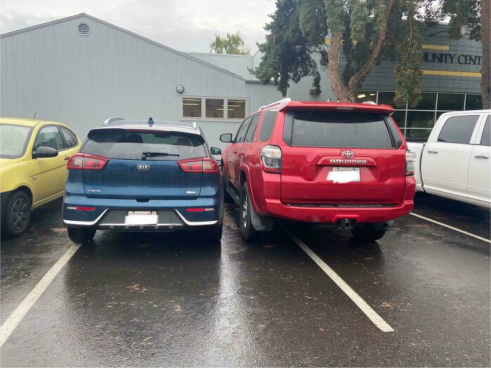 71 Times People Saw Such Outrageous Parking, They Had To Share The Pics Online 71 Times People Saw Such Outrageous Parking, They Had To Share The Pics Online