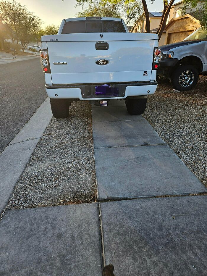 71 Times People Saw Such Outrageous Parking, They Had To Share The Pics Online 71 Times People Saw Such Outrageous Parking, They Had To Share The Pics Online