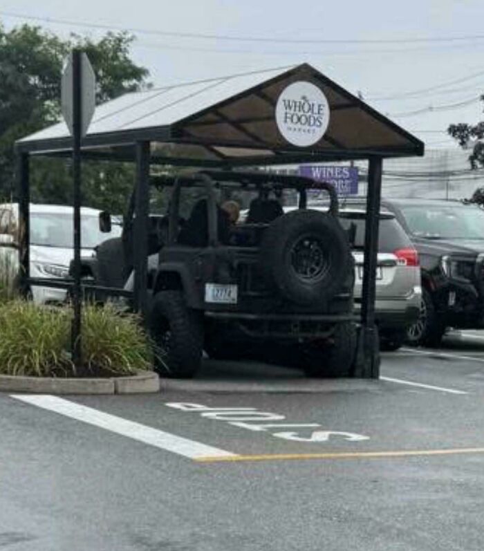 71 Times People Saw Such Outrageous Parking, They Had To Share The Pics Online 71 Times People Saw Such Outrageous Parking, They Had To Share The Pics Online