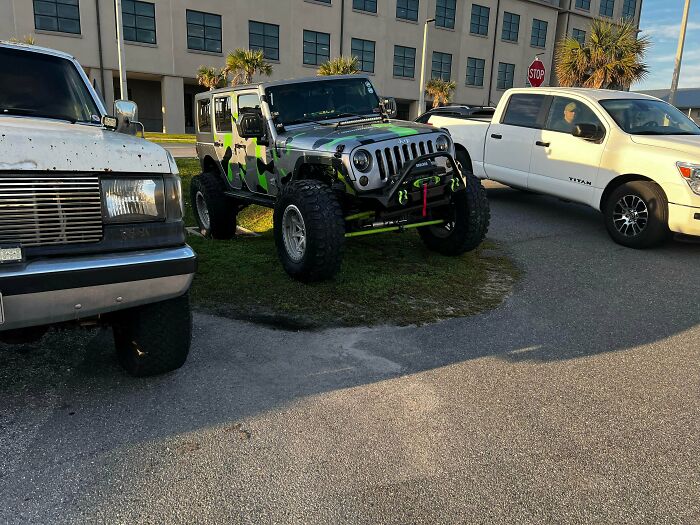71 Times People Saw Such Outrageous Parking, They Had To Share The Pics Online 71 Times People Saw Such Outrageous Parking, They Had To Share The Pics Online