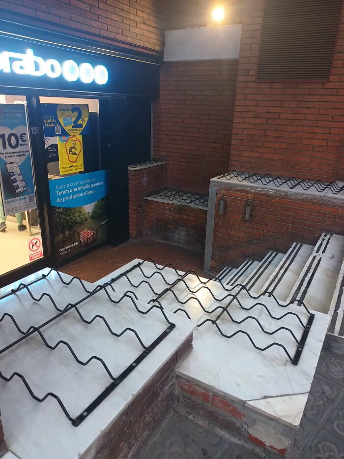 52 Times Urban Designers Forgot To Think About People’s Comfort And Happiness 52 Times Urban Designers Forgot To Think About People’s Comfort And Happiness