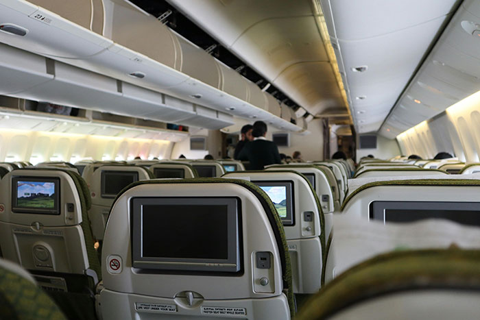 Dad Puts Entitled Karen In Her Place After She Tried To Steal His First-Class Seats Dad Puts Entitled Karen In Her Place After She Tried To Steal His First-Class Seats