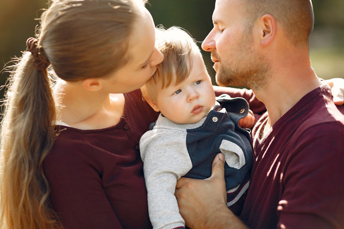 Guy Cheats On Pregnant Wife With Young Coworker, Uses 4YO To Manipulate Wife Into Forgiving Him Guy Cheats On Pregnant Wife With Young Coworker, Uses 4YO To Manipulate Wife Into Forgiving Him