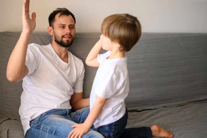 Guy Cheats On Pregnant Wife With Young Coworker, Uses 4YO To Manipulate Wife Into Forgiving Him Guy Cheats On Pregnant Wife With Young Coworker, Uses 4YO To Manipulate Wife Into Forgiving Him