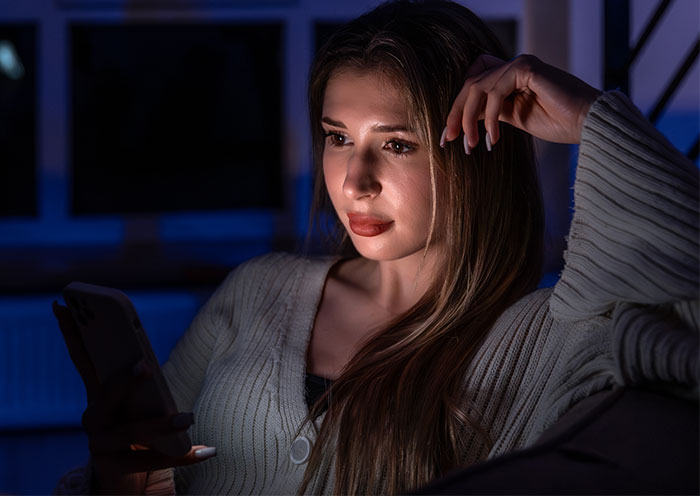 Woman Gets Super Weird Message About Her Boyfriend, Left Creeped Out And Confused Woman Gets Super Weird Message About Her Boyfriend, Left Creeped Out And Confused