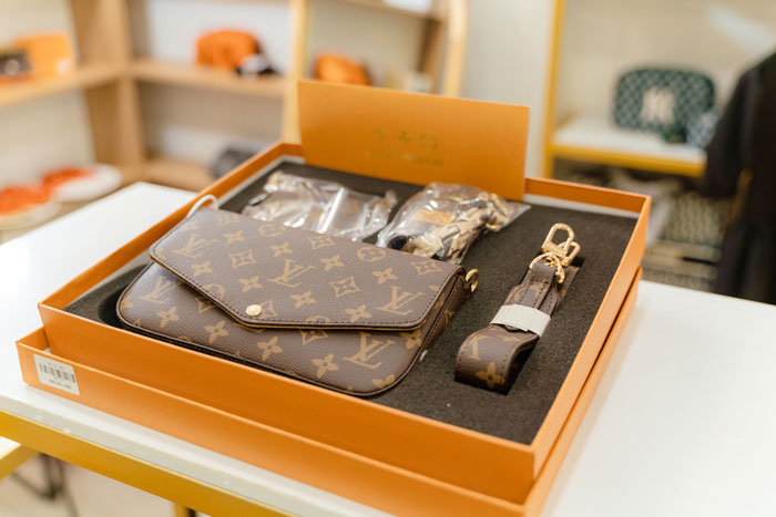 Woman Trusted Best Friend With Sentimental Designer Bag, Ends Up Getting A Fake One Back Woman Trusted Best Friend With Sentimental Designer Bag, Ends Up Getting A Fake One Back