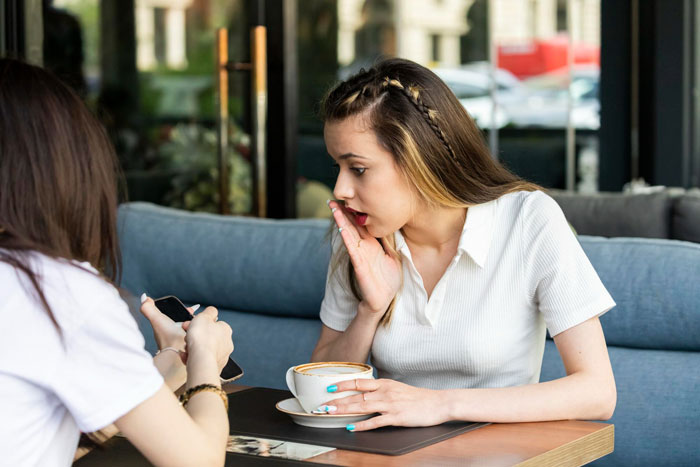 Woman Trusted Best Friend With Sentimental Designer Bag, Ends Up Getting A Fake One Back Woman Trusted Best Friend With Sentimental Designer Bag, Ends Up Getting A Fake One Back