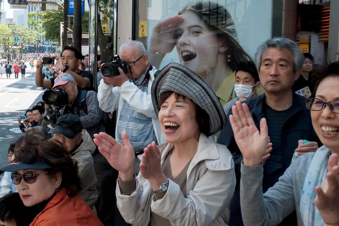 35 New And Unbelievable Street Coincidences Caught On Camera By Edas Wong 35 New And Unbelievable Street Coincidences Caught On Camera By Edas Wong