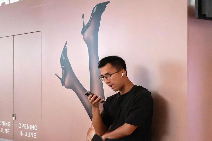 35 New And Unbelievable Street Coincidences Caught On Camera By Edas Wong 35 New And Unbelievable Street Coincidences Caught On Camera By Edas Wong