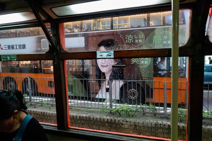 35 New And Unbelievable Street Coincidences Caught On Camera By Edas Wong 35 New And Unbelievable Street Coincidences Caught On Camera By Edas Wong