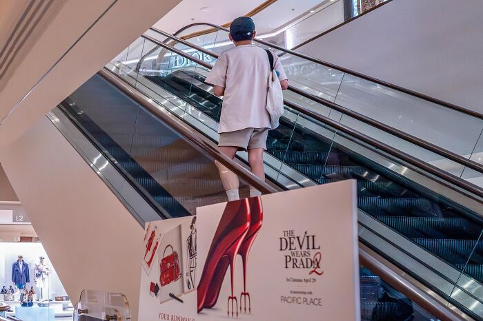 35 New And Unbelievable Street Coincidences Caught On Camera By Edas Wong 35 New And Unbelievable Street Coincidences Caught On Camera By Edas Wong