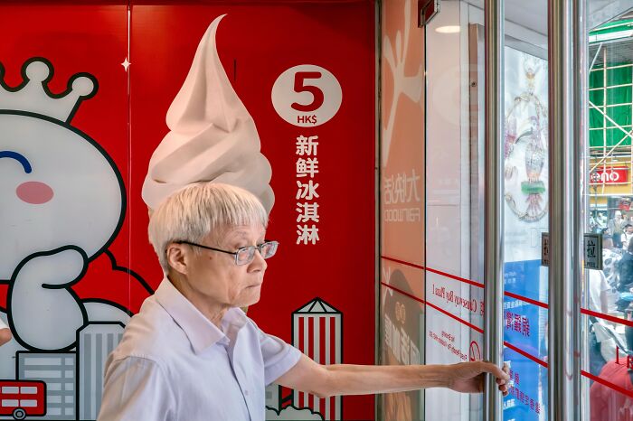 35 New And Unbelievable Street Coincidences Caught On Camera By Edas Wong 35 New And Unbelievable Street Coincidences Caught On Camera By Edas Wong