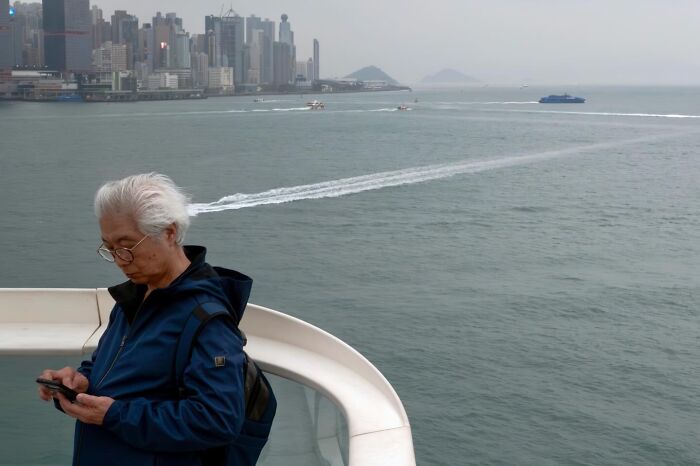 35 New And Unbelievable Street Coincidences Caught On Camera By Edas Wong 35 New And Unbelievable Street Coincidences Caught On Camera By Edas Wong