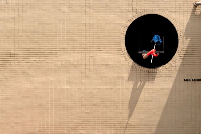 35 New And Unbelievable Street Coincidences Caught On Camera By Edas Wong 35 New And Unbelievable Street Coincidences Caught On Camera By Edas Wong