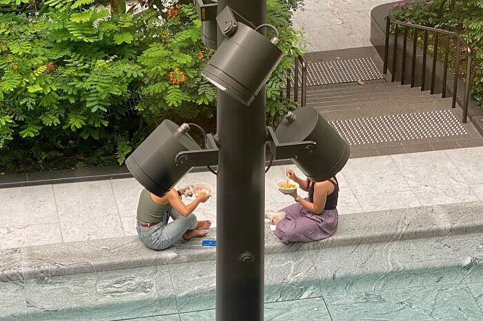 35 New And Unbelievable Street Coincidences Caught On Camera By Edas Wong 35 New And Unbelievable Street Coincidences Caught On Camera By Edas Wong