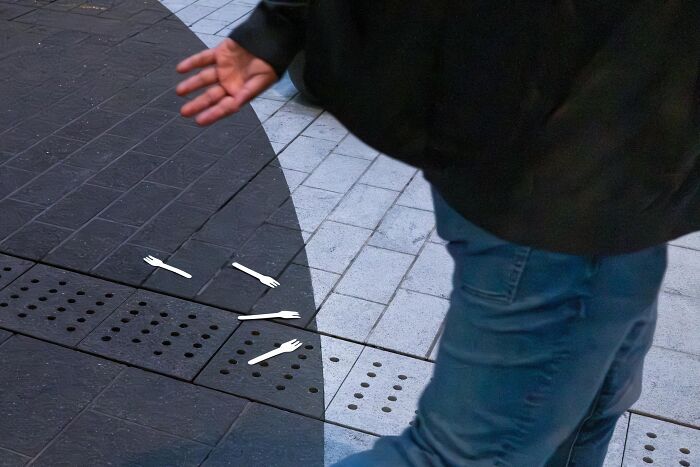 35 New And Unbelievable Street Coincidences Caught On Camera By Edas Wong 35 New And Unbelievable Street Coincidences Caught On Camera By Edas Wong