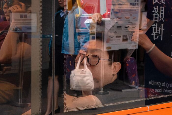 35 New And Unbelievable Street Coincidences Caught On Camera By Edas Wong 35 New And Unbelievable Street Coincidences Caught On Camera By Edas Wong