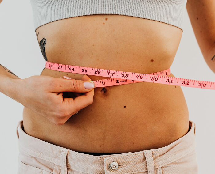 Woman’s Viral Dress Experiment Challenges Everything People Believe About Clothing Sizes, Experts Weigh In Woman’s Viral Dress Experiment Challenges Everything People Believe About Clothing Sizes, Experts Weigh In