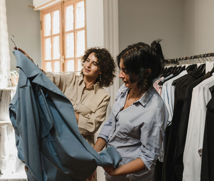 Woman’s Viral Dress Experiment Challenges Everything People Believe About Clothing Sizes, Experts Weigh In Woman’s Viral Dress Experiment Challenges Everything People Believe About Clothing Sizes, Experts Weigh In