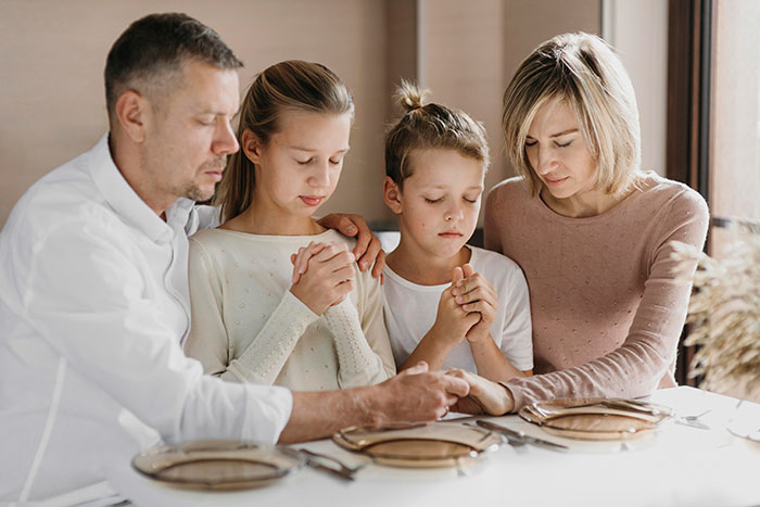 Man Says His Parents Ruined His Childhood By Making Him Raise Their Kids, Refuses To Return Man Says His Parents Ruined His Childhood By Making Him Raise Their Kids, Refuses To Return