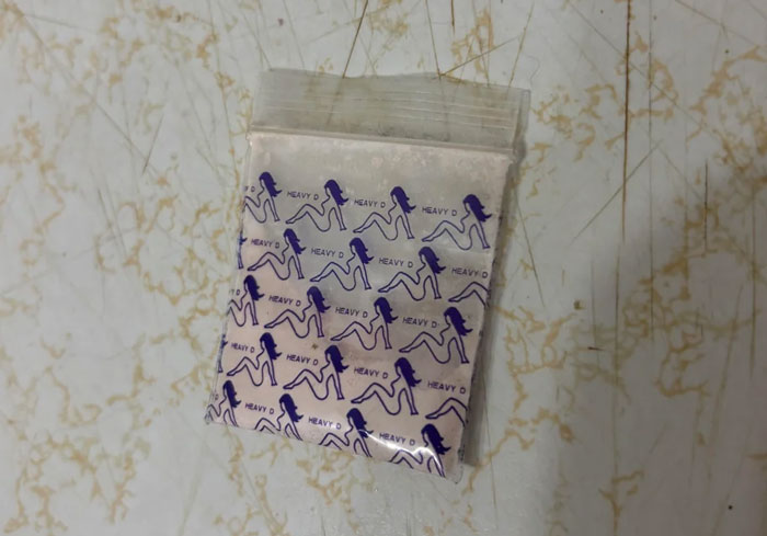 Bride-To-Be Finds A Bag Of Mystery Powder In Her Fianc&eacute;’s Pocket, Starts Connecting Painful Dots