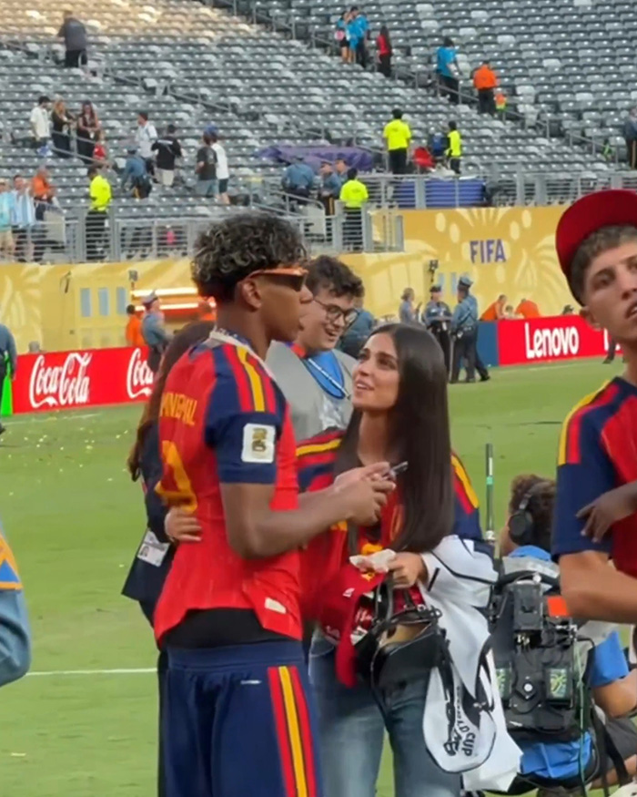 “If You’re A Woman, You Know”: World Cup Hero’s Treatment Of Girlfriend After Final Win Enrages Female Fans “If You’re A Woman, You Know”: World Cup Hero’s Treatment Of Girlfriend After Final Win Enrages Female Fans