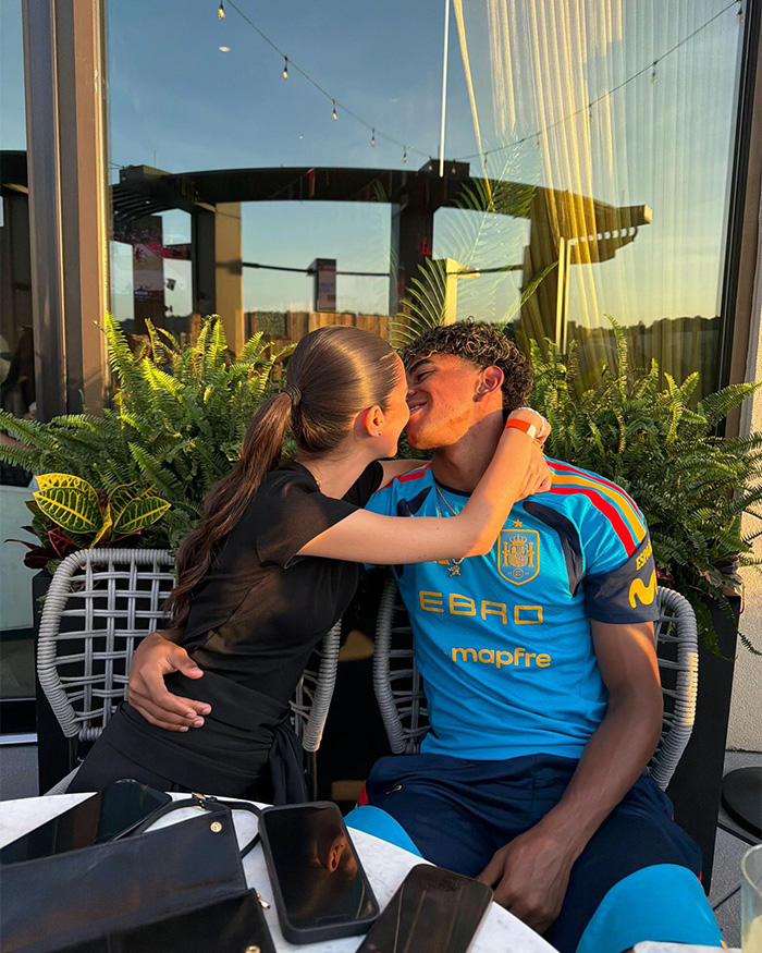 “If You’re A Woman, You Know”: World Cup Hero’s Treatment Of Girlfriend After Final Win Enrages Female Fans “If You’re A Woman, You Know”: World Cup Hero’s Treatment Of Girlfriend After Final Win Enrages Female Fans