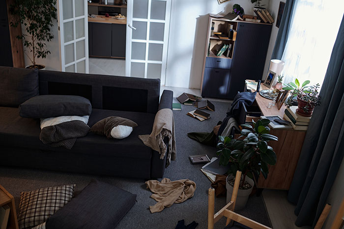 Woman Gets An Unexpected Wake-Up Call After Getting Dumped In The Worst Way Possible Woman Gets An Unexpected Wake-Up Call After Getting Dumped In The Worst Way Possible
